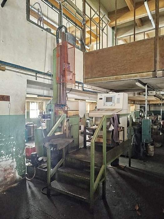 Landriani brocciatrice verticale CNC 3 stazioni