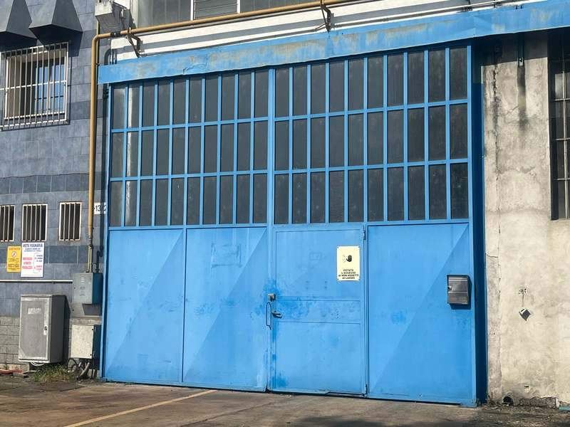 Portone magazzino Rizzuti Macchine Utensili Bosconero